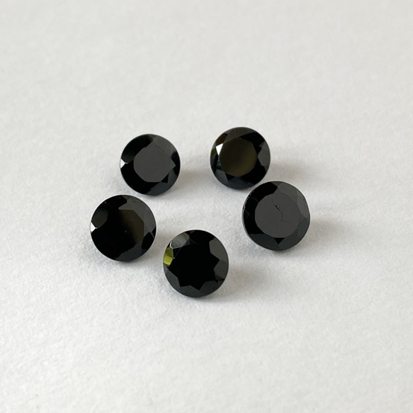 【1個】ブラックスピネル　6×6mm  タイ産　宝石質　ルース　ラウンドファセットカット　8月誕生石 3枚目の画像