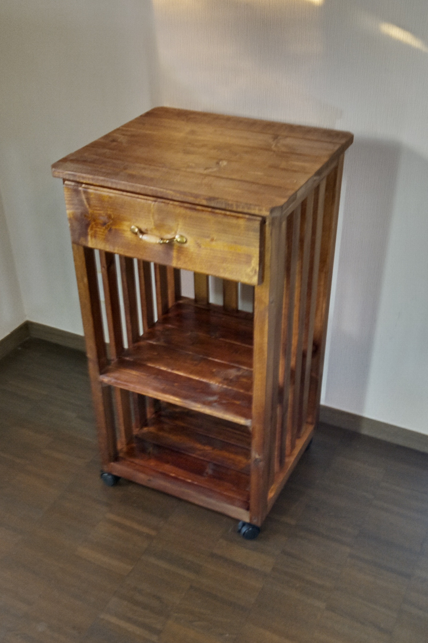 No75【ぬくもりを感じる手作り】ワゴン、サイドテーブル、アンティーク調、高さ90cm,天然木、無垢