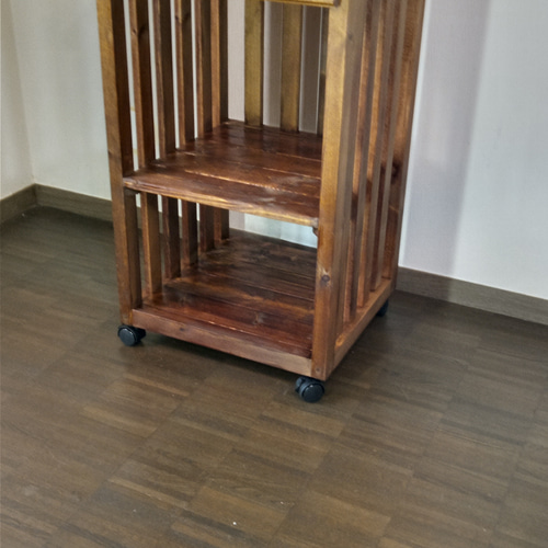 アンティーク 棚 飾り棚 ぬくもりを感じるハンドメイド