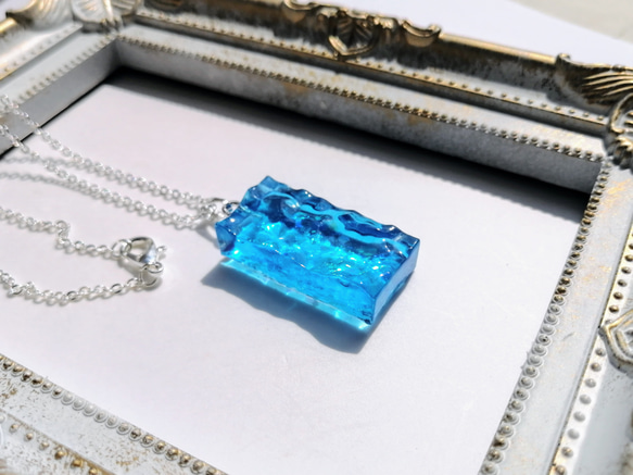 アクアブルーの海の蓄光ネックレス☆再販2 / レジン / 波 / 夏