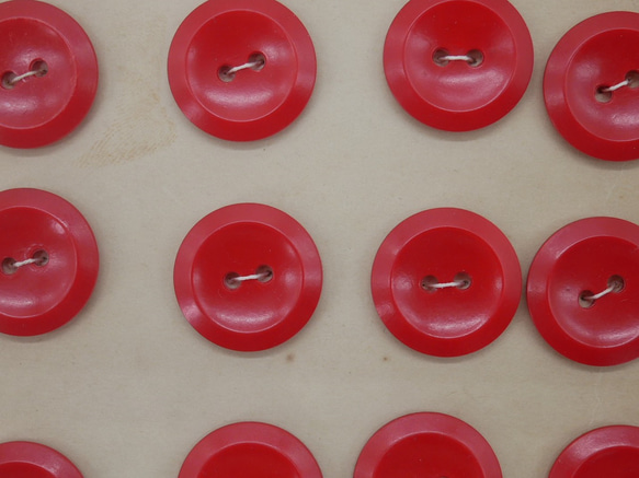 フランスプラスチック丸ボタン（レッドM） 3個セット 3枚目の画像