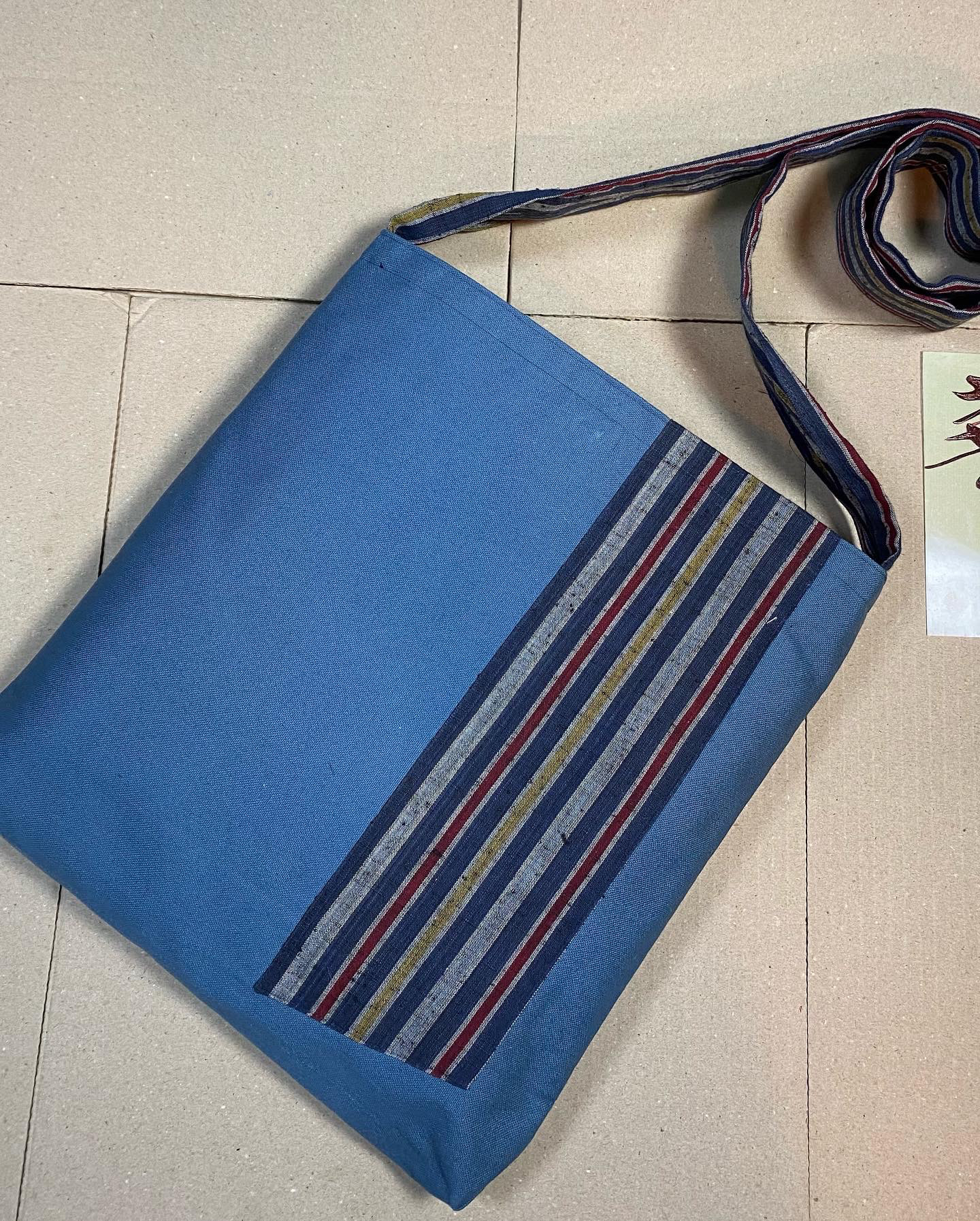 サコッシュバッグ　ショルダーバッグ　青バッグ縞柄　着物の袋帯　　着物リメイクバッグ