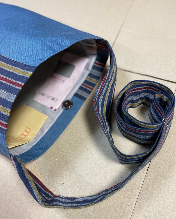 サコッシュバッグ　ショルダーバッグ　青バッグ縞柄　着物の袋帯　　着物リメイクバッグ 2枚目の画像