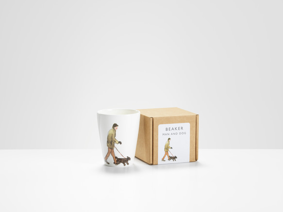 コップ「男性と犬」ボーンチャイナ 箱付き 3枚目の画像
