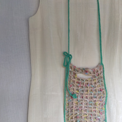 エメラルドグリーンふち編み　麻(ジュート)のかぎ針編みポシェット 1枚目の画像