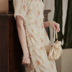 鵝黃色 剪花蕾絲碎花少女修身旗袍 新中式中秋春節改良連身裙洋裝 第3張的照片