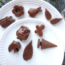 小さな葉っぱ2枚のチョコレート型（22）　シリコン型　シリコンモールド　お菓子　手作り　プレゼント 2枚目の画像