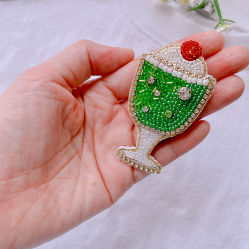 SALE＊ビーズ刺繍ブローチ【クリームソーダ/丸グラス/メロン