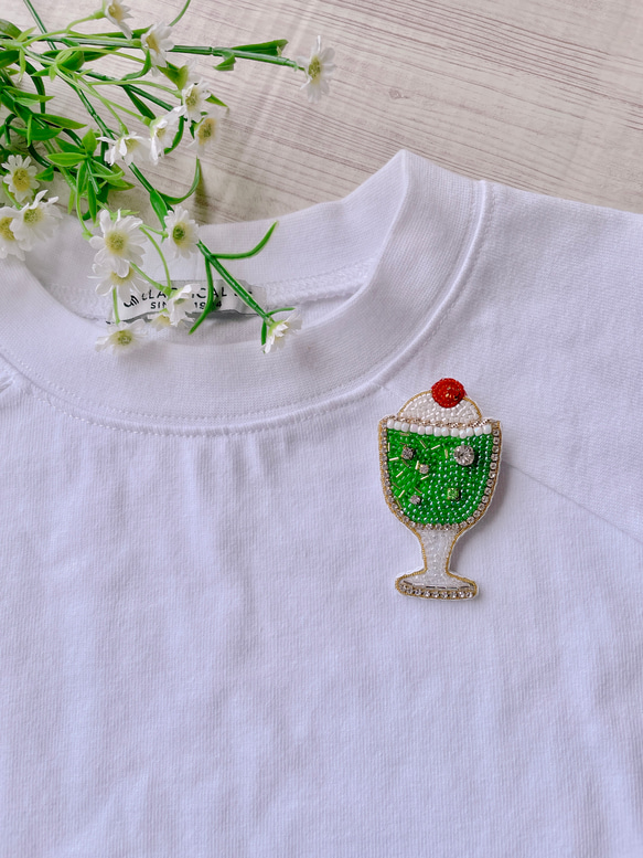 SALE＊ビーズ刺繍ブローチ【クリームソーダ/丸グラス/メロン