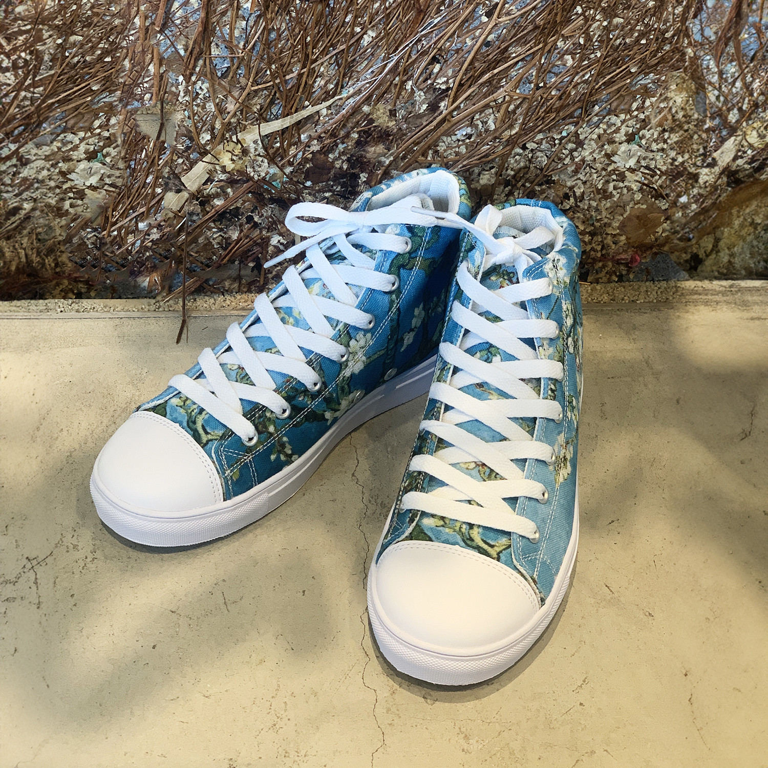 【フィンセント・ファン・ゴッホ】～花咲くアーモンドの木の枝～　絵画シューズ/ハイカットスニーカー（ユニセックス）