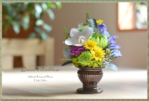 送料無料【仏花】プリザーブドフラワーの胡蝶蘭と菊のお供え花 1枚目の画像