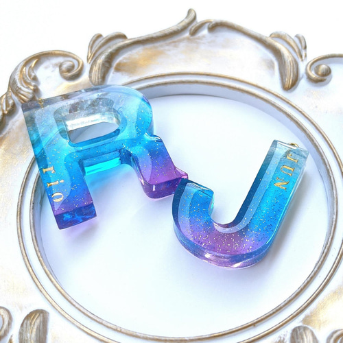 ハンドメイド オーダー レジン キーホルダー アルファベット 名入れ　氷　泡 ハンドメイド オーダー レジン キーホルダー アルファベット 名