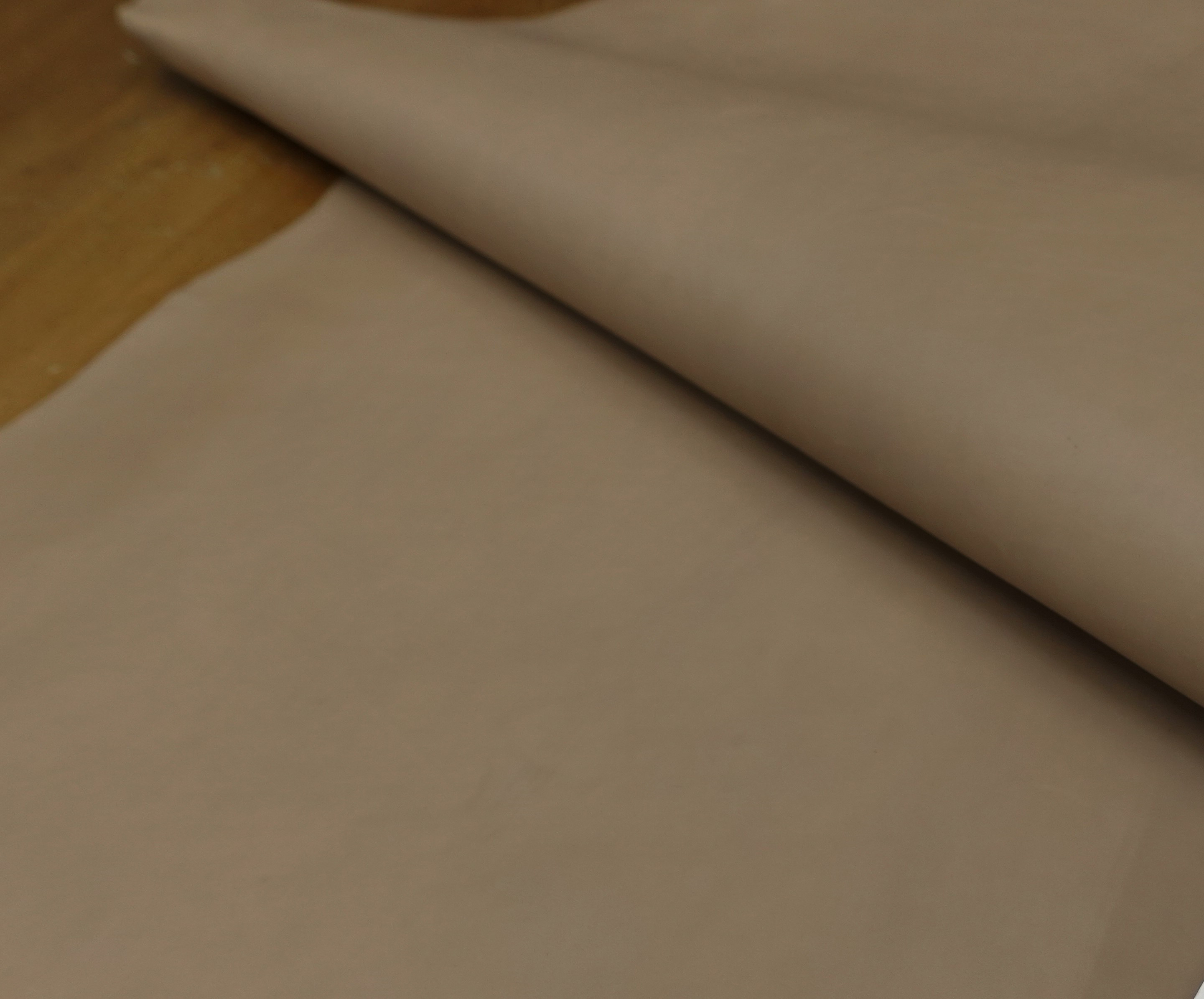 カーフ（仔牛革）フルタンニンピット鞣し＃グレージュ