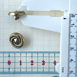 ヨーロッパ製 デザインボタン　メタル風結び目五角うずまき　足付き(年代物) 3枚目の画像