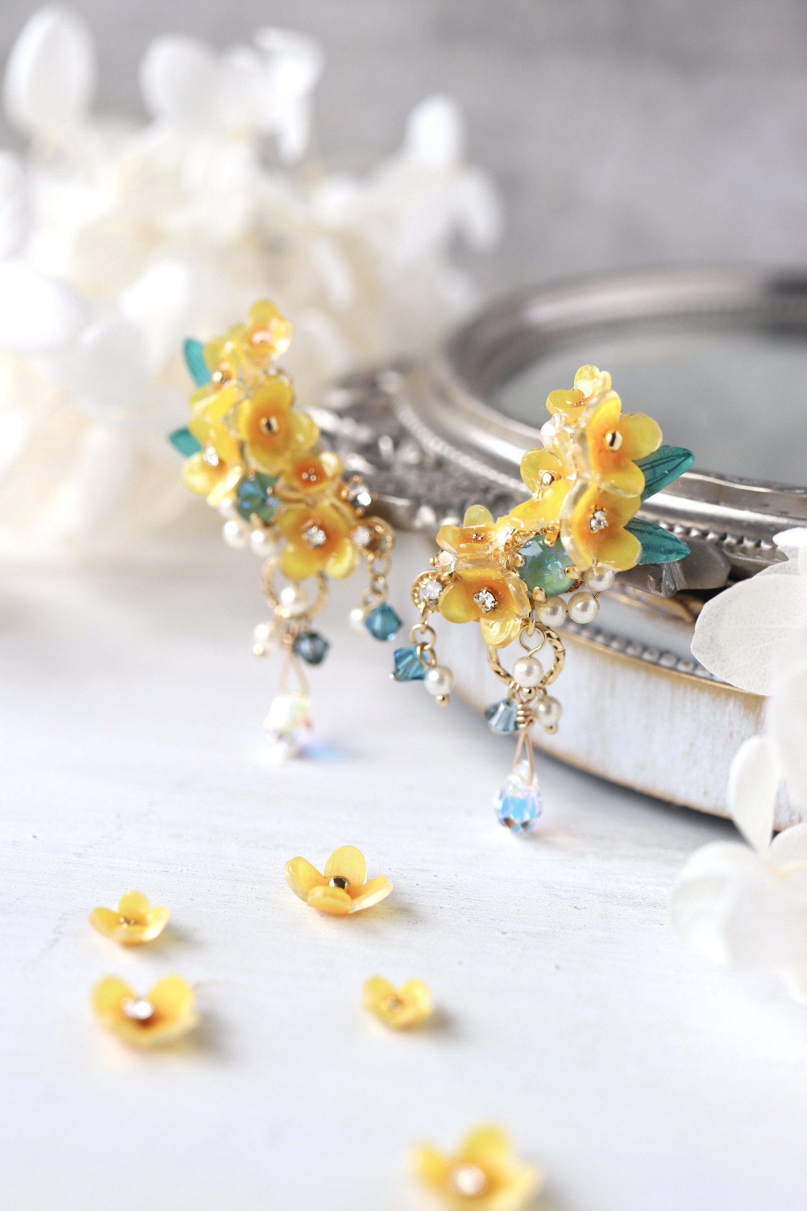 金木犀しゃらりん*bijouのイヤーカフ(両耳)(キンモクセイ、きんもくせい、花、黄色、ミモザ)