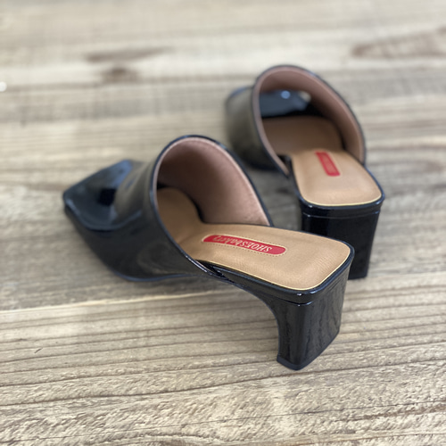 【美品】CELINE ブラック エナメル スクエアトゥ ミュール サンダル エナメル調スクエアトゥミュールサンダル レディース オープントゥ