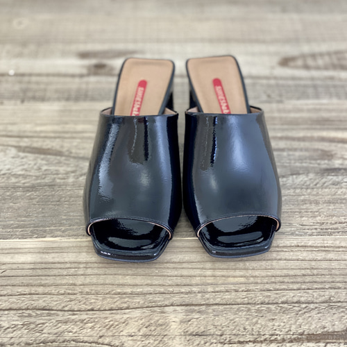 小さいサイズXS限定 ] スクエアトウ.ミュールサンダル ＃黒エナメル