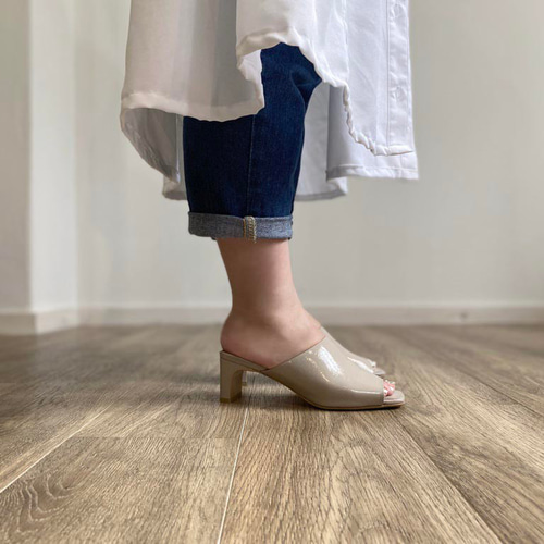 小さいサイズXS限定 ] スクエアトウ.ミュールサンダル ＃黒エナメル