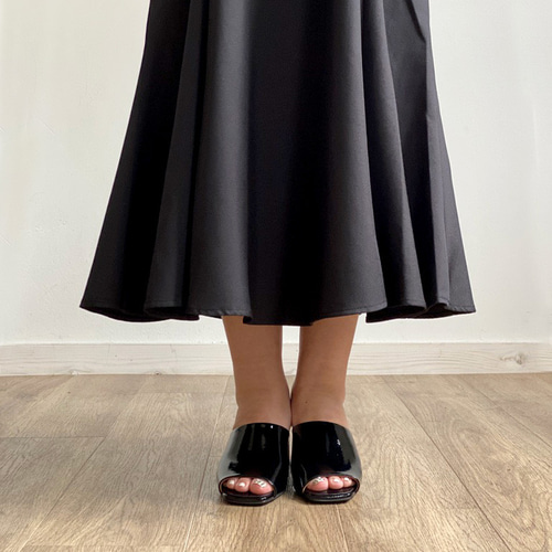 小さいサイズXS限定 ] スクエアトウ.ミュールサンダル ＃黒エナメル