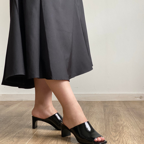 小さいサイズXS限定 ] スクエアトウ.ミュールサンダル ＃黒エナメル