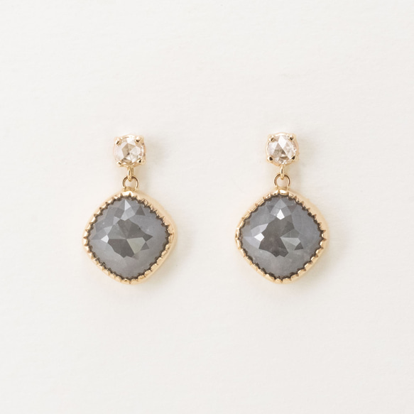 Charcoal Grey Diamond Drop Earrings 1枚目の画像