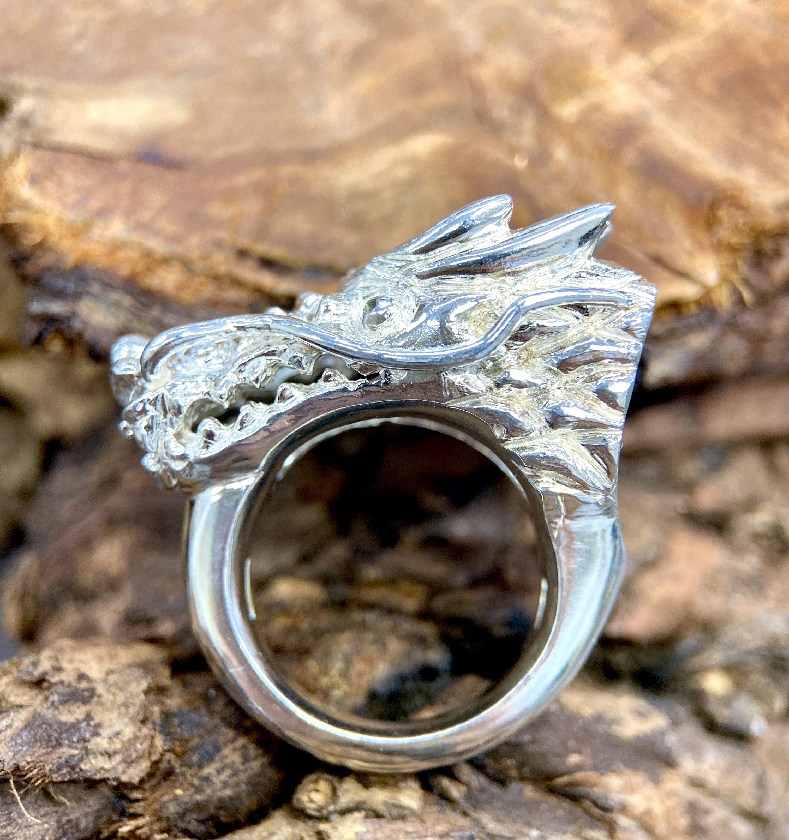 銀の龍リング・銀の龍の背に乗って~