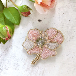 オートクチュールビーズ刺繍ブローチ バラの花(サーモンピンク オートクチュールビーズ刺繍ブローチ バラの花(サーモンピンク