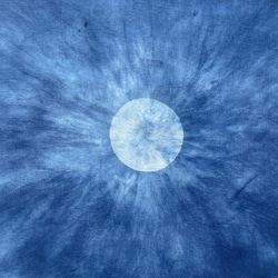 送料無料　"ムーンライト"2　藍染リネン風呂敷　絞り染め　スカーフ　月　光 1枚目の画像