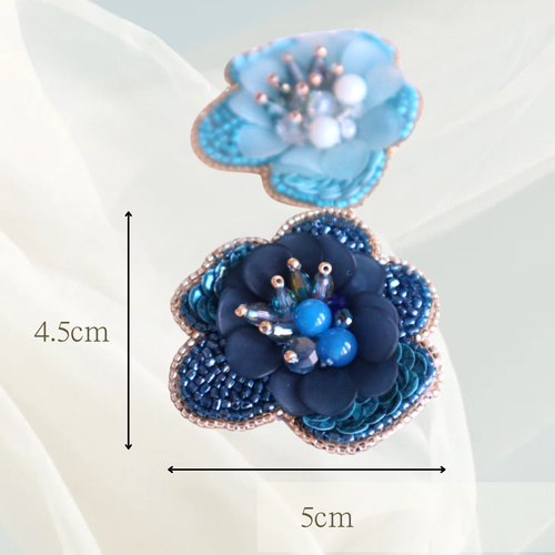立体花びらがポイント☆お花のビーズ刺繍ブローチ ブローチ beads