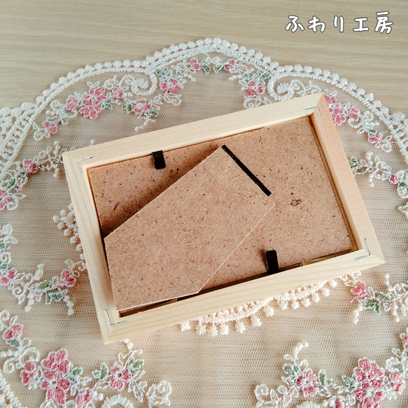 秋の刺繍　ふわこちゃん　紅葉　フォトフレーム　手刺繍　木の実　フォトスタンド 7枚目の画像