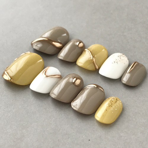 イエローホワイトグレージュのニュアンス ネイルチップ 韓国 ミラー