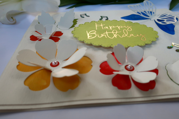白い花と蝶の誕生日カード (手作り) 6枚目の画像