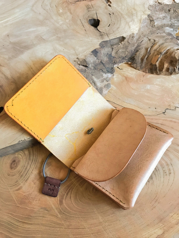 個性的！手縫いコンパクト革財布【輪っか】イタリアンレザーでくるりと包む自由な財布・イエロー 7枚目の画像