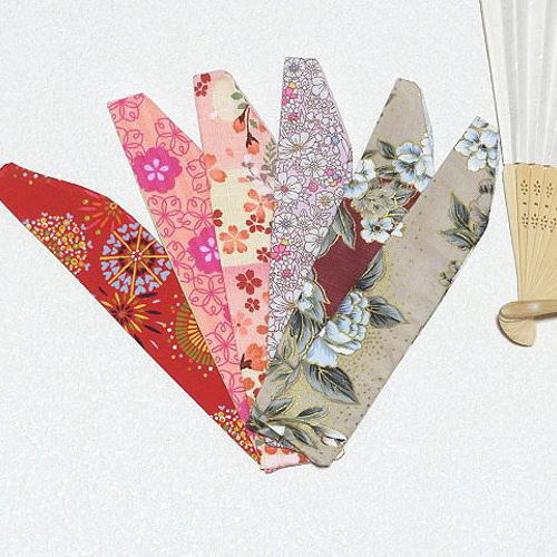 美しい花の絵柄 扇子 書道付き 収納ケース付き 扇子収納袋 扇子入れ 扇子ケース 可愛い花柄 1点の価格 暑中