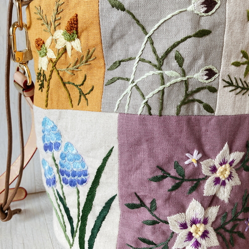 受注製作= 丸底 ショルダーバッグ 手刺繍 ハンドメイド6つのお花 受注製作= 丸底 ショルダーバッグ 手刺繍 ハンドメイド6つのお花