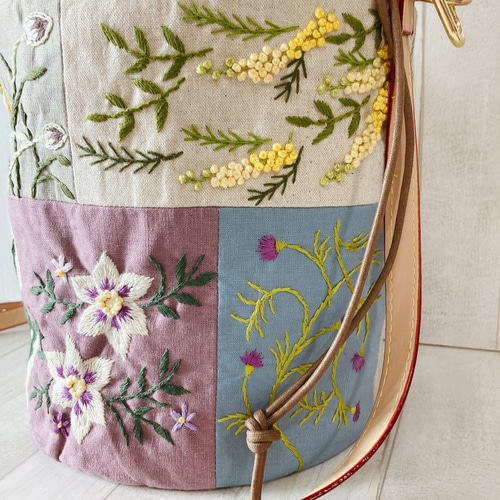 受注製作= 丸底 ショルダーバッグ 手刺繍 ハンドメイド6つのお花 受注製作= 丸底 ショルダーバッグ 手刺繍 ハンドメイド6つのお花