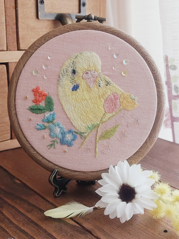 受注生産】『インコ刺繍‎◌瞬きを永遠に……刺繍フレーム(大