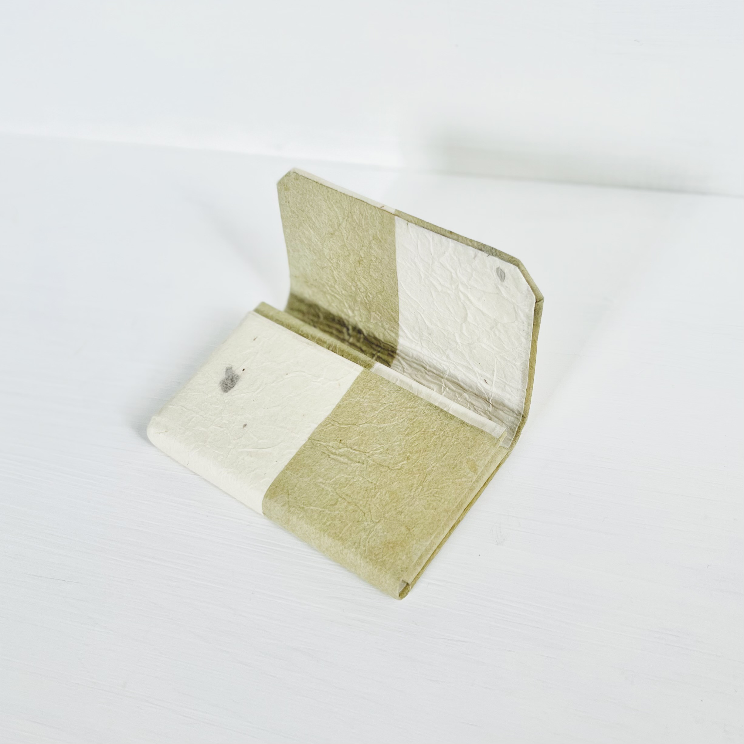 クロガネモチ染め和紙のカードケース