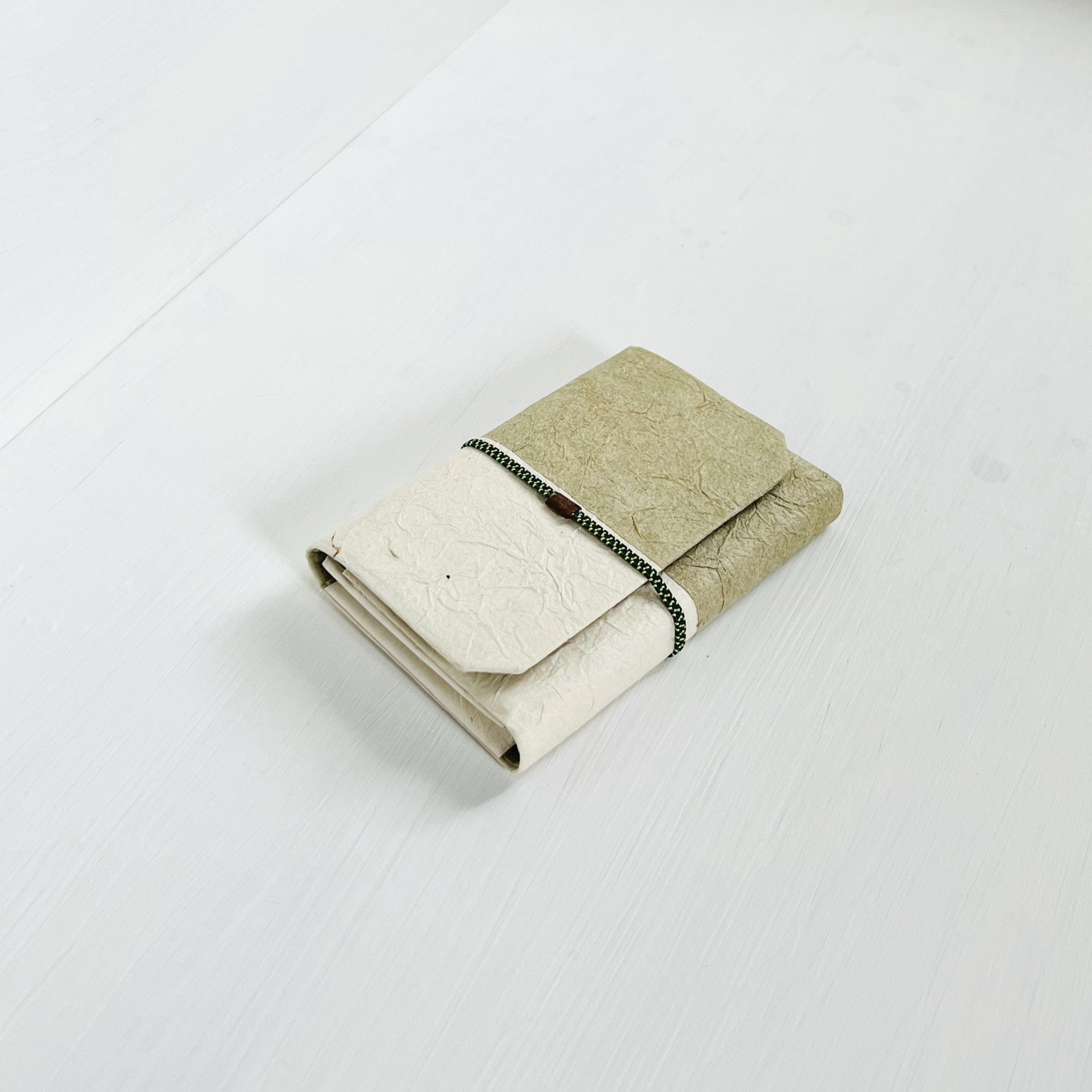 クロガネモチ染め和紙のカードケース