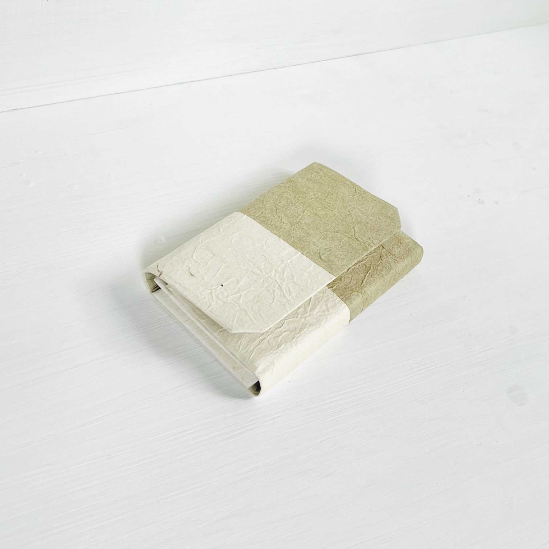 クロガネモチ染め和紙のカードケース