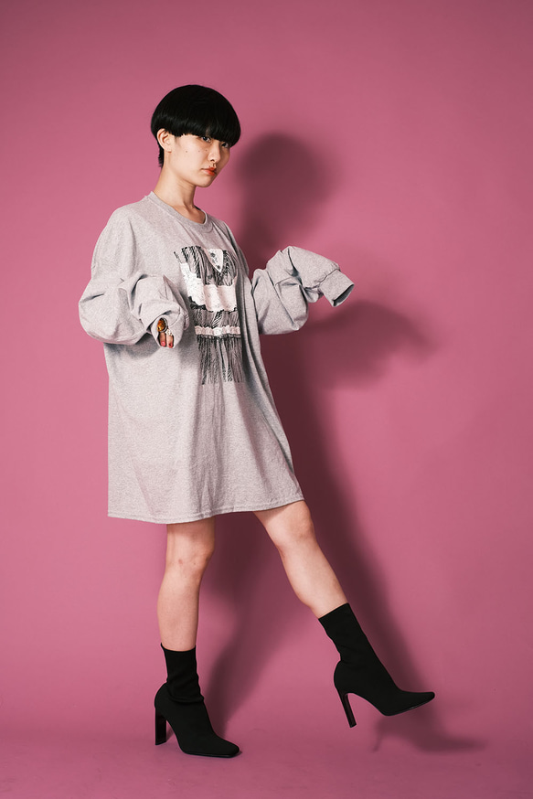 魂の窓 長袖Tシャツ｜ウェディングドレスの騙し絵、杢グレー、コットン 8枚目の画像