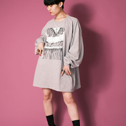 魂の窓 長袖Tシャツ｜ウェディングドレスの騙し絵、杢グレー、コットン 5枚目の画像