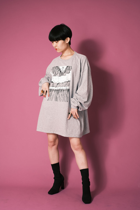 魂の窓 長袖Tシャツ｜ウェディングドレスの騙し絵、杢グレー、コットン 5枚目の画像