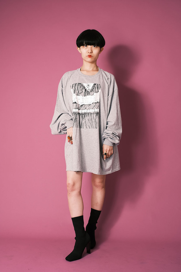 魂の窓 長袖Tシャツ｜ウェディングドレスの騙し絵、杢グレー、コットン 4枚目の画像