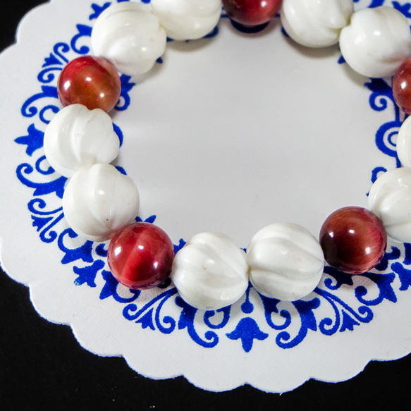 とこしえチェリーケーキブレスレット｜貝殻の生クリームと天然石の酒漬けチェリー 1枚目の画像