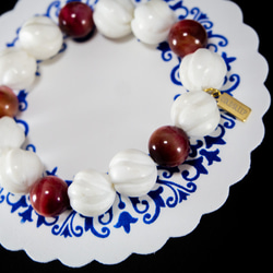 とこしえチェリーケーキブレスレット｜貝殻の生クリームと天然石の酒漬けチェリー 3枚目の画像