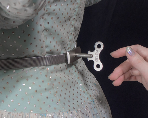 ネジマキドールベルト ブリキシルバー｜お人形になれるベルト その他