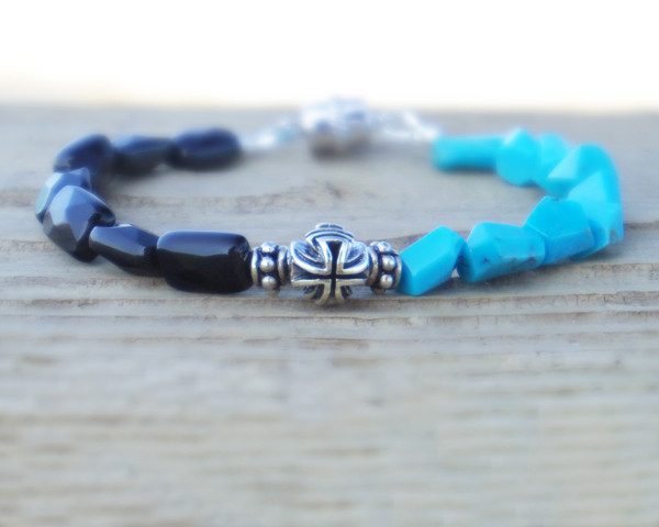 ターコイズ×オニキスのハーフ＆ハーフブレスレット　～Half2 by AB～