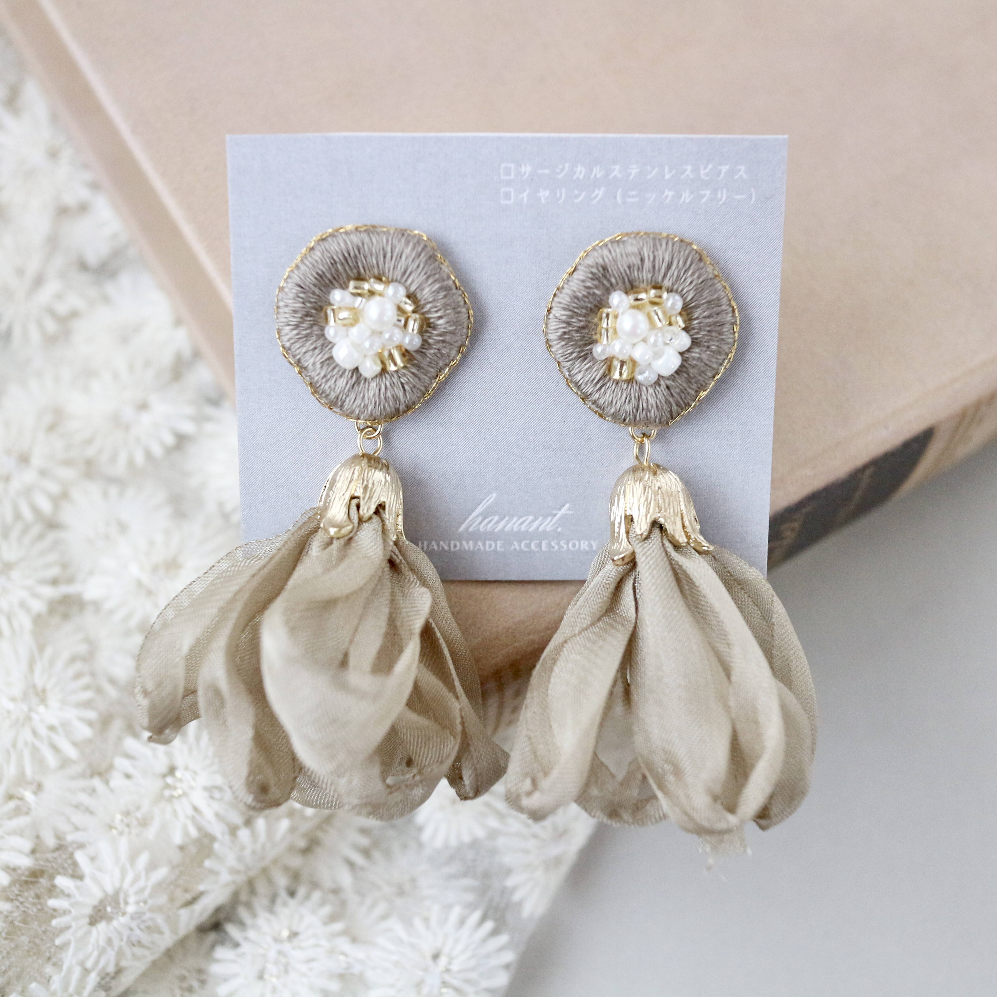 再40　フリンジ　ベージュ　ピアス　イヤリング　タッセル　オルテガ　ハンドメイド