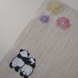 パンダと花火の手刺繍ランチョンマット 1枚目の画像